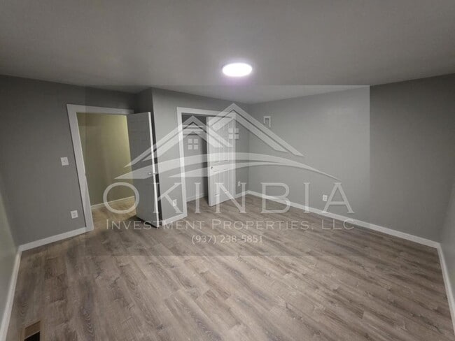 Building Photo - 323 Verona Rd