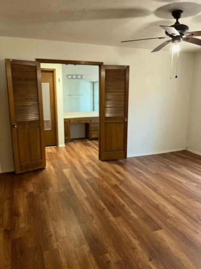 Building Photo - *************REDUCED and READY ******* Townhouse all one level, three bedrooms, two full bathroom...