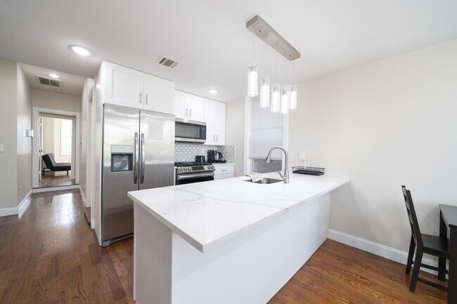 Building Photo - 1306 27th St
