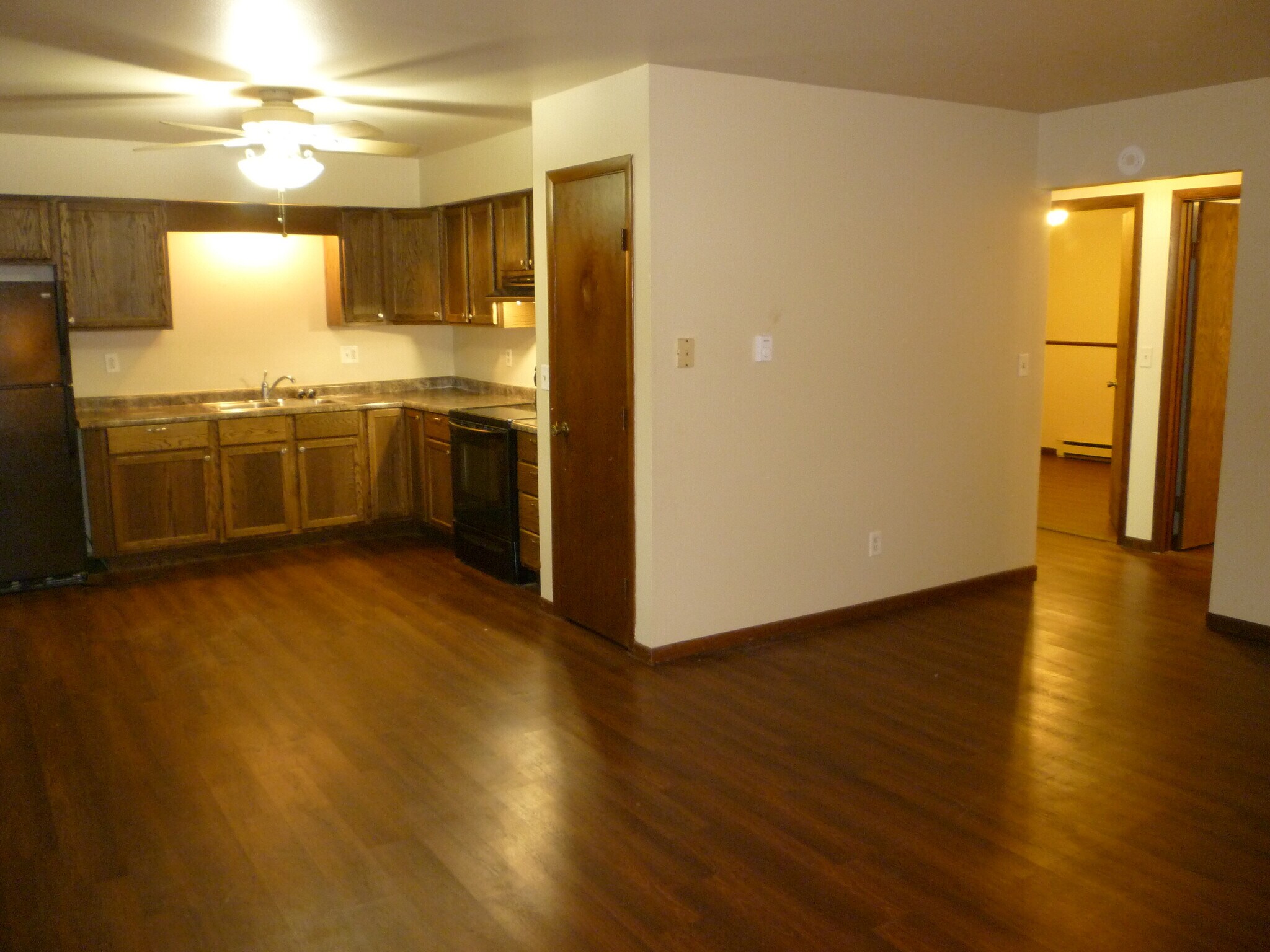 Building Photo - 401 Moasis Dr