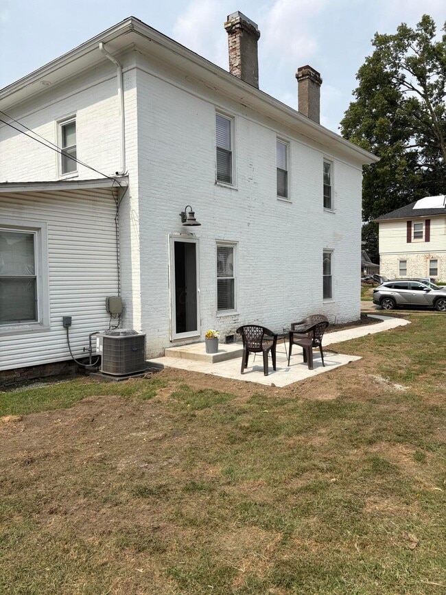 Building Photo - 203 E Reynolds St