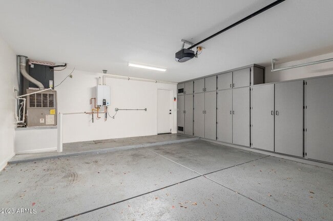 Building Photo - 4 BEDROOM 2.5 BATH 2 STORY LOVELY HOME 2,041 SQ FT SINGLE FAMILY HOME