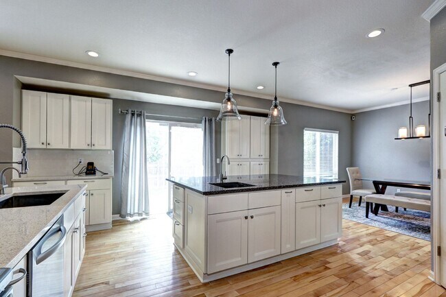 Building Photo - Location! Park Vista in Northglenn 3bed/2....