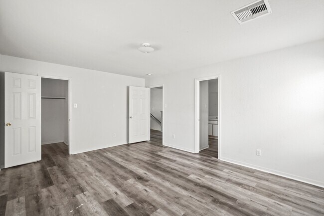 Building Photo - 16115 Sheldon Ridge Way