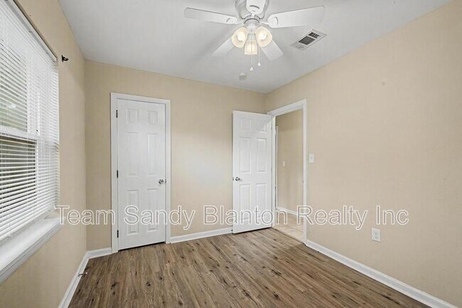Building Photo - 560 N 72nd Ave
