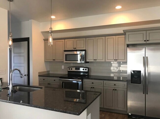 Building Photo - 1072 Rosa Way