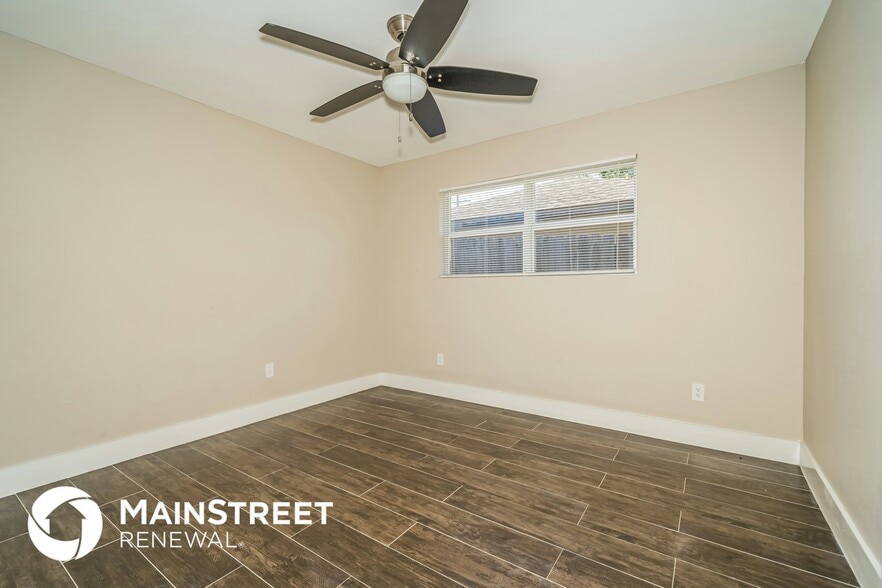 Building Photo - 10074 Woodhollow Dr