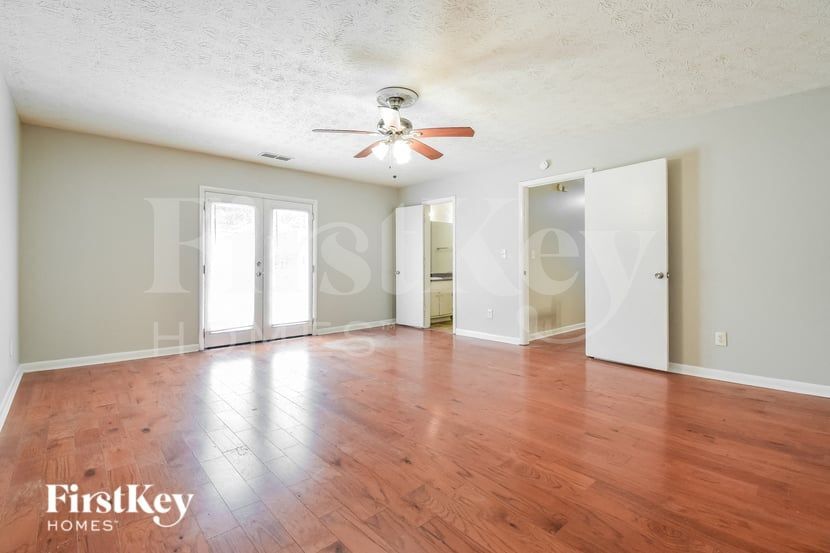 Building Photo - 5515 N Fork Dr SW