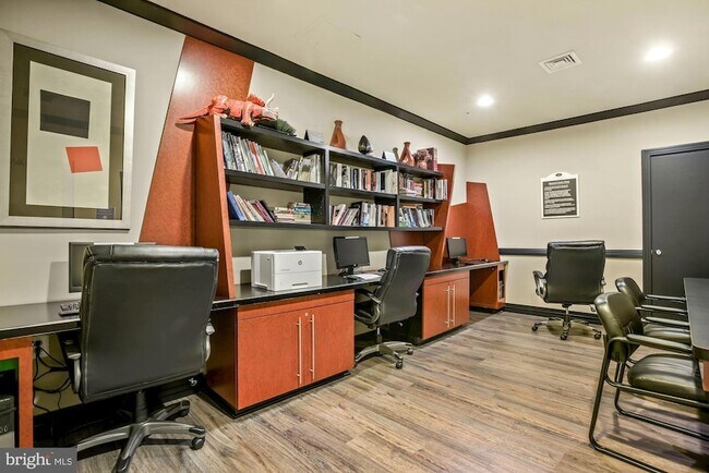 Building Photo - 2765 Centerboro Dr