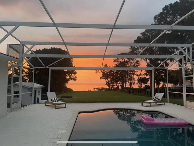 Building Photo - 1021 Temple Grove Pl