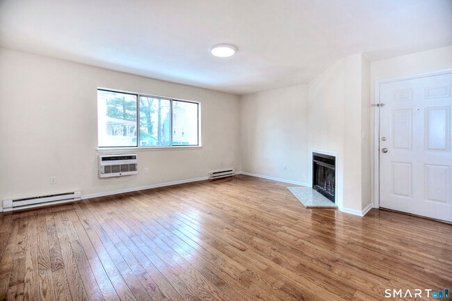 Building Photo - 638 Cove Rd