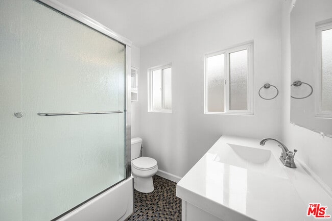 Building Photo - 369 S Virgil Ave