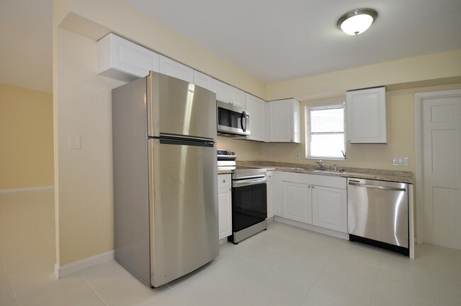 Building Photo - 1531 43rd St