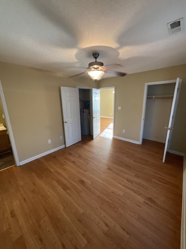 Building Photo - 206 Angus Ln
