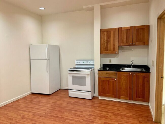 Building Photo - Cozy Studio Living with Parking and Pet-Fr...