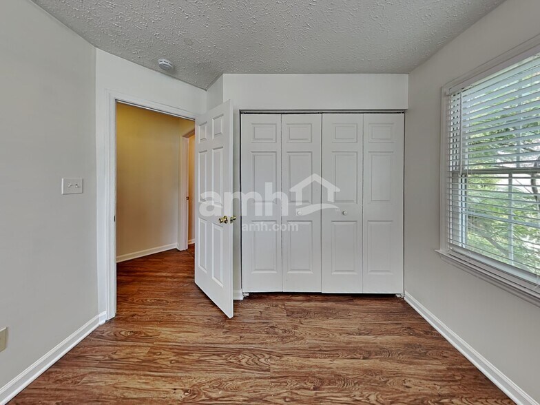 Building Photo - 210 Wood Valley Ct