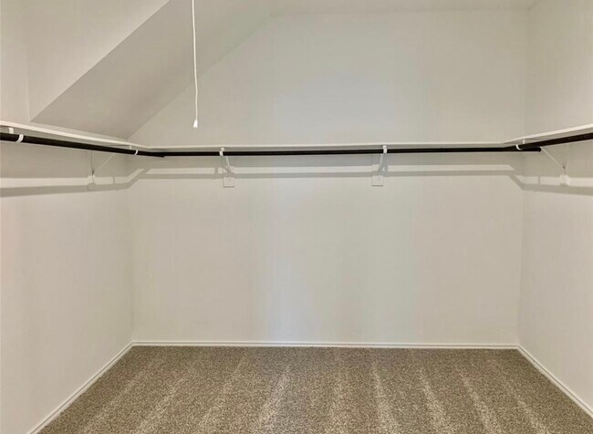 Building Photo - 21310 Riverdew Dr