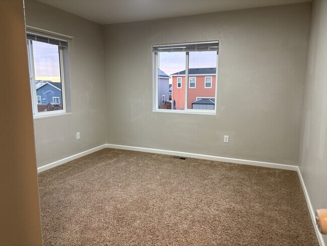 Building Photo - 507 Foxtail Pl