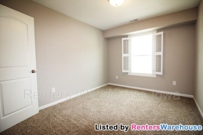 Building Photo - 9155 Coneflower Dr