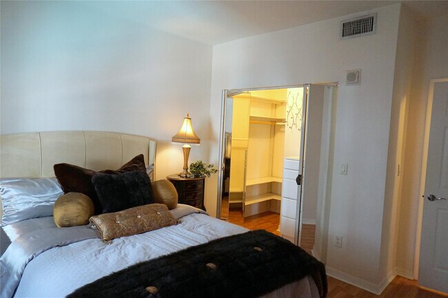 Building Photo - 233 S Federal Hwy