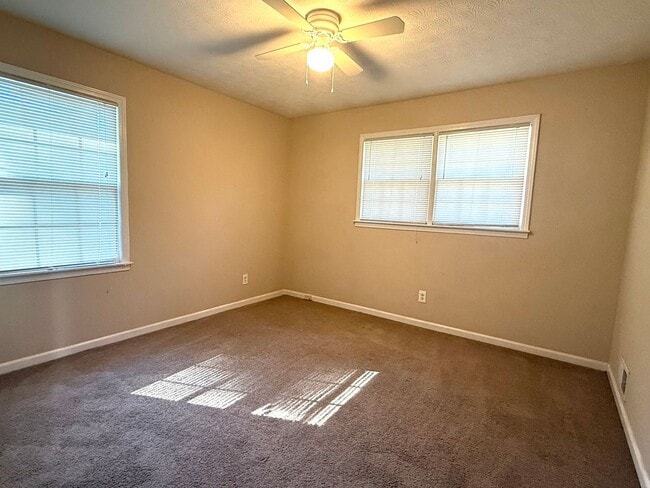 Building Photo - Ranch Home on large lot