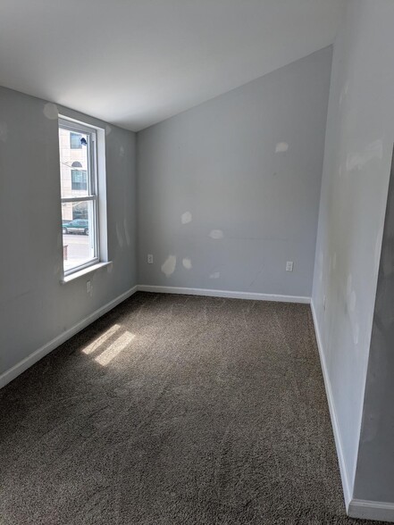 Den - 204 Cherry St