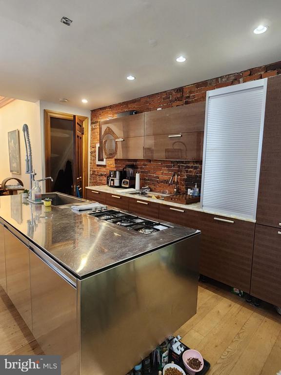 Building Photo - 2402 Lombard St