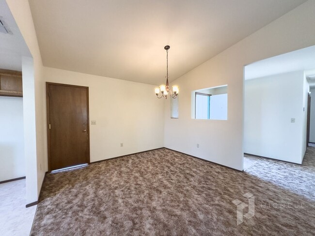 Building Photo - Spacious Home on the West Side of Redding ...