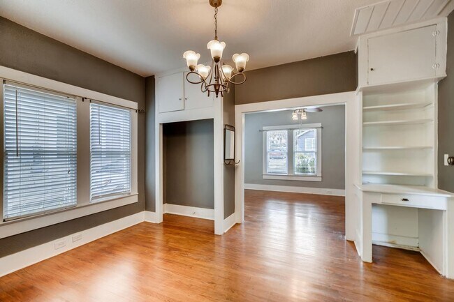 Building Photo - 826 W Mulberry Ave