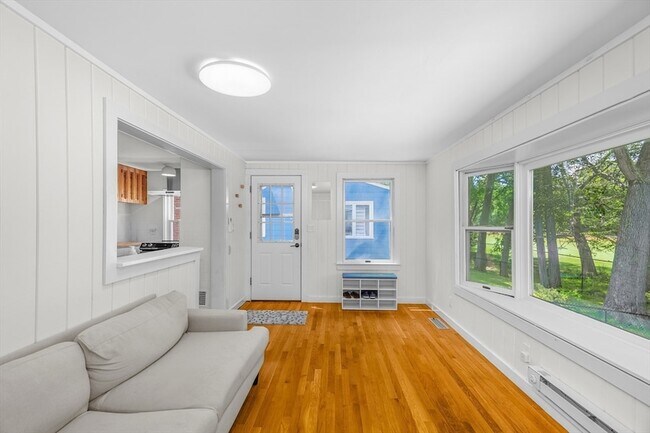Building Photo - 567 Poplar St