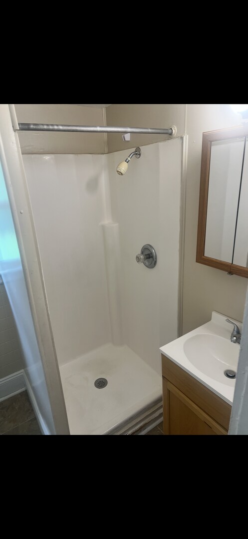 Building Photo - Adorable 2 BR / 1 BA - Cute affordable Home - Fort Walton Beach - Behind  ACE Hardware off Racetr...