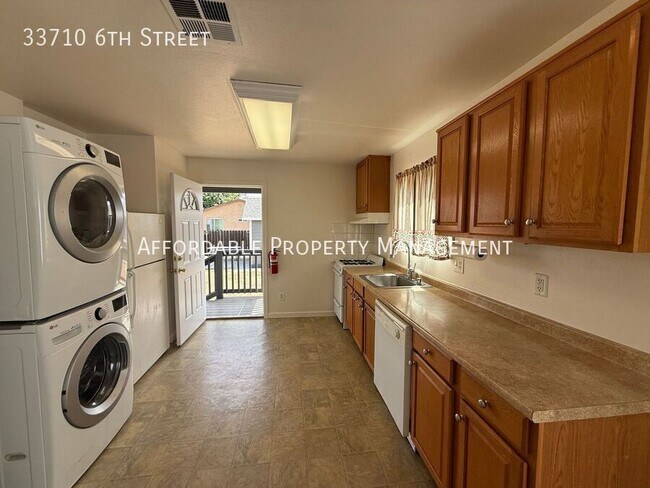 Building Photo - 33710 6th St