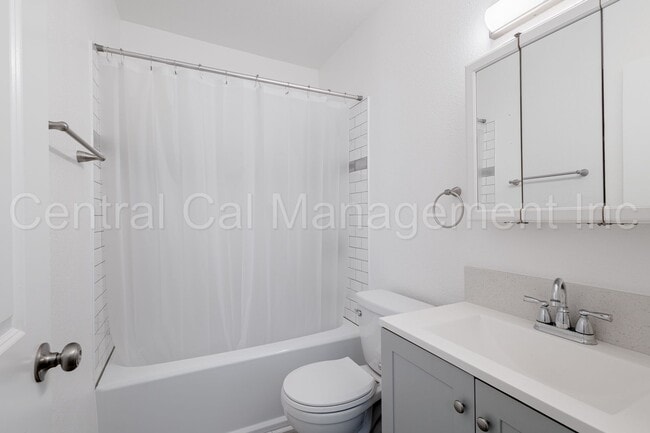 Building Photo - MOVE IN SPECIAL! - HALF MONTH OFF NOV RENT...