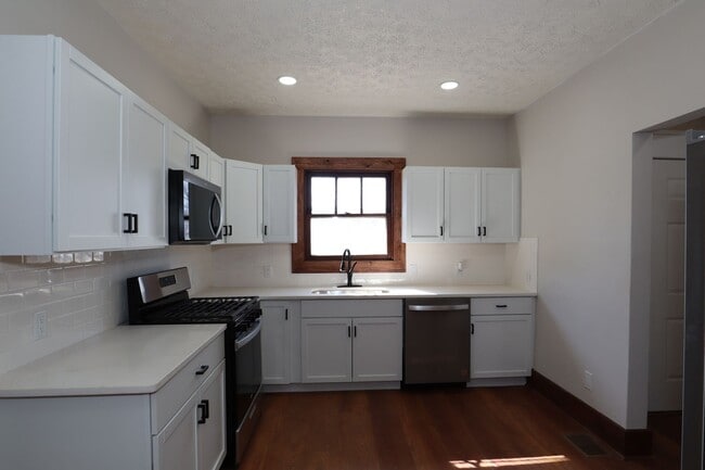 Building Photo - Newly Updated 3 Bedroom Home!