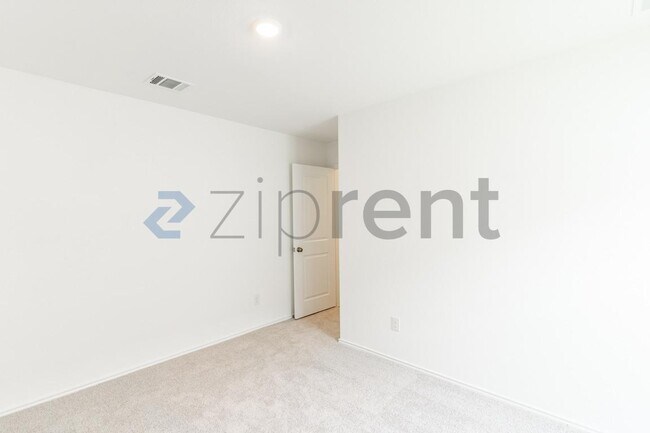 Building Photo - 208 Skyfire St