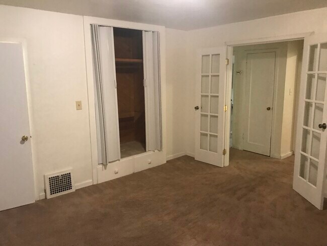 Building Photo - 576 Military E