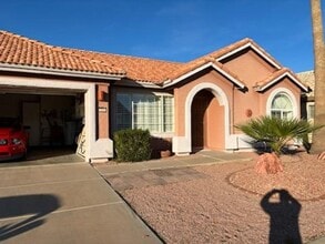 Building Photo - AZ Living Spacious 2 bed/2 bath in 55+ gated community