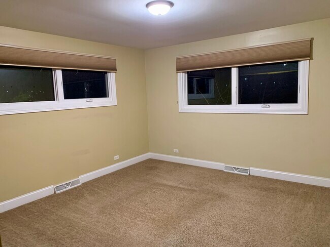 Building Photo - 11 Woodridge Dr