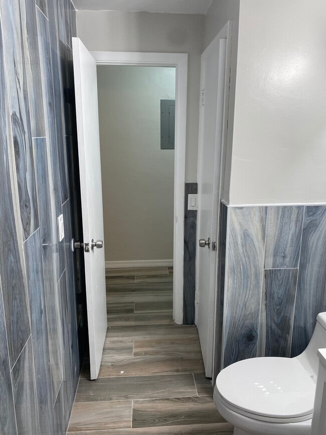 Building Photo - 8485 Sunset Dr
