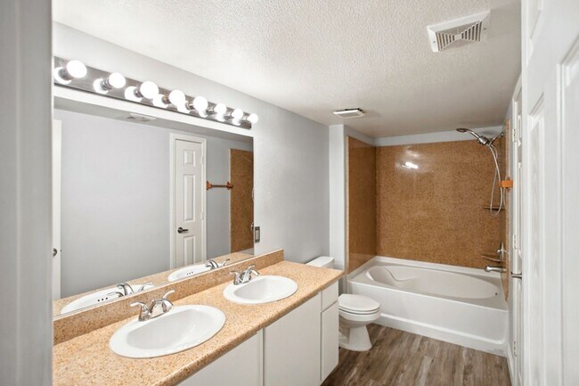 Building Photo - 3 Bed, 2 Bath -Gated- South West Las Vegas