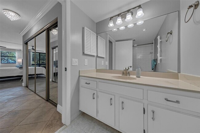 Building Photo - 2900 NE 14th Street Causeway