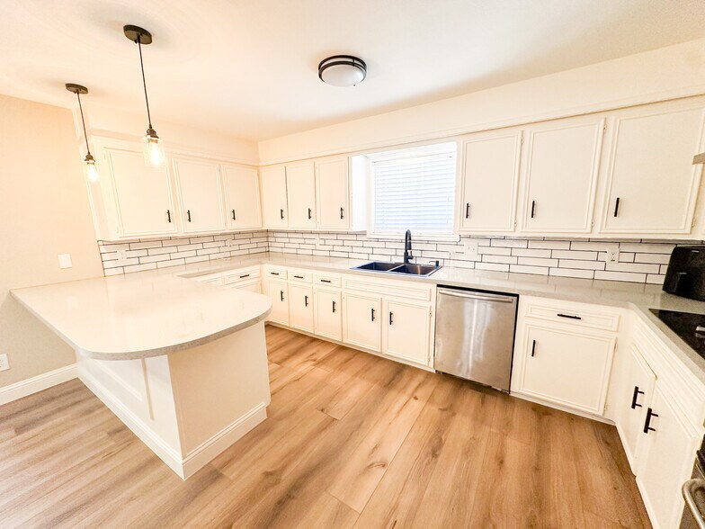 Building Photo - 5712 73rd St