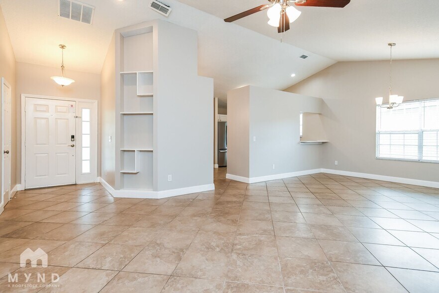 Building Photo - 6481 Piccadilly Ln
