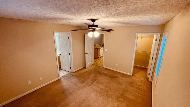Building Photo - 402 W Glenn Ave