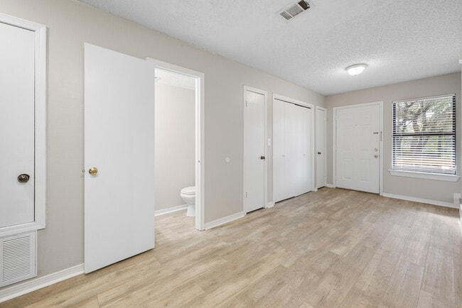 Building Photo - 205 Marquette St