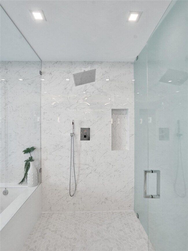 Building Photo - 701 N Fort Lauderdale Beach Blvd