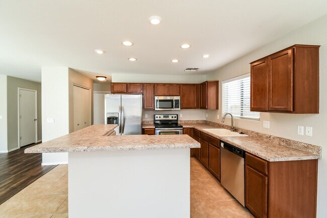 Building Photo - 2285 E Yavapai Ln