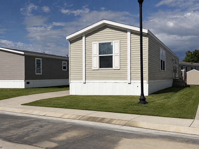 Building Photo - 38019 Leverette Ave