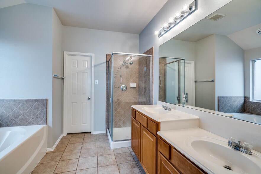 Building Photo - 14708 Eaglemont Dr