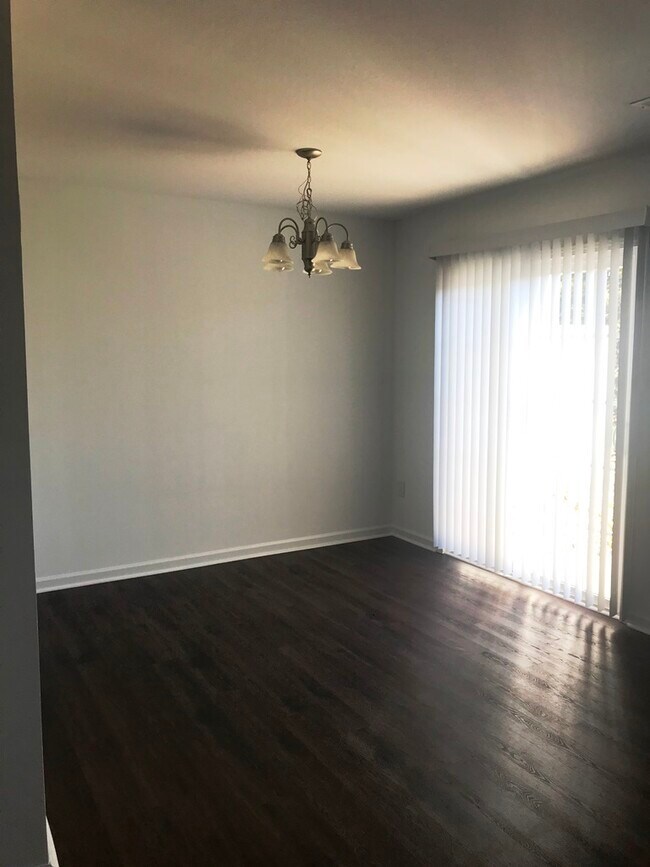 Building Photo - 730 Bellview Way